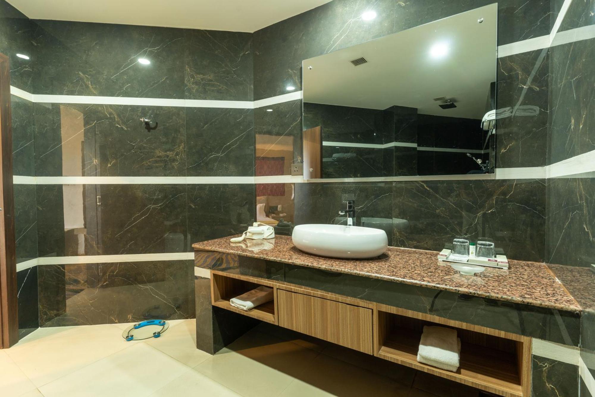 Hotel Mechi Crown Kakarvitta Εξωτερικό φωτογραφία