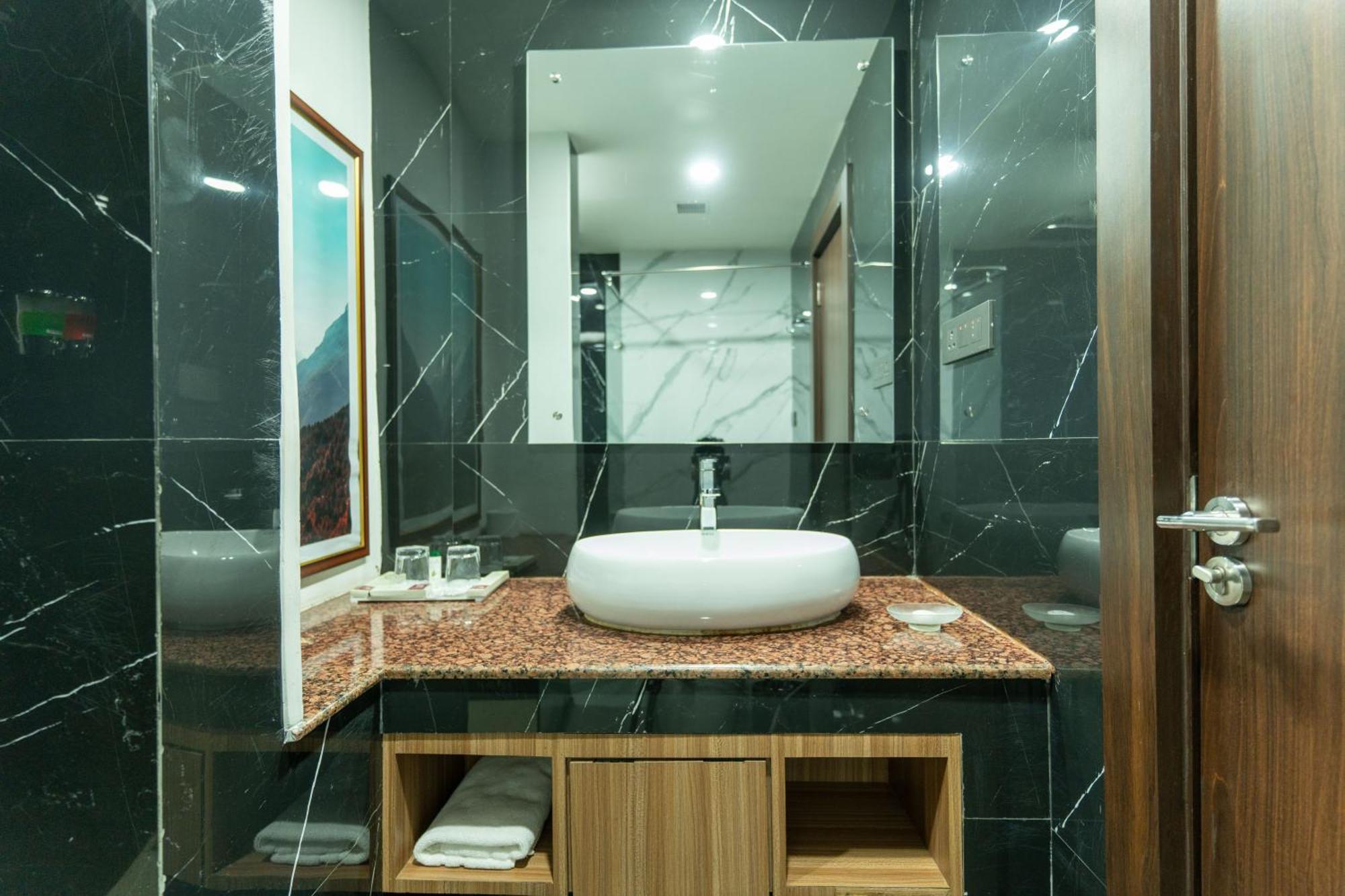 Hotel Mechi Crown Kakarvitta Εξωτερικό φωτογραφία
